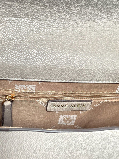 BOLSA DE MANO CON ESTAMPADO ANNE KLEIN