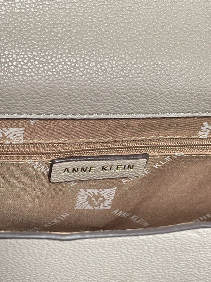 BOLSA DE MANO CON ESTAMPADO ANNE KLEIN