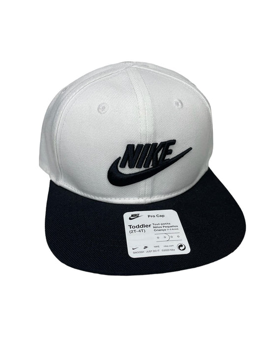 GORRA BLANCA CON NEGRO NIKE PARA NIŇO