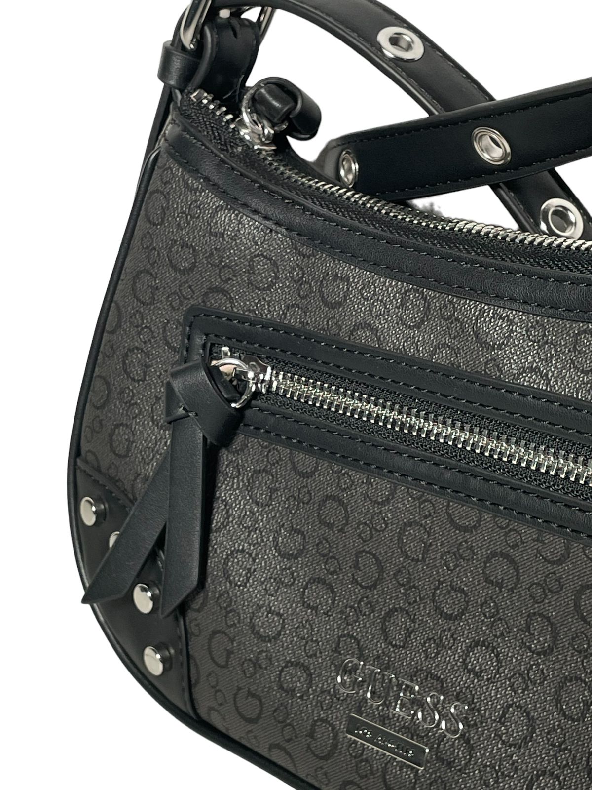 BOLSA DE MANO GUESS NEGRA CON ZIPER EN FRENTE